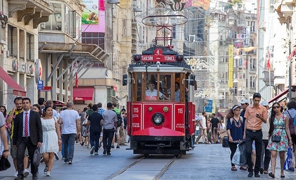 İstanbul'un gözdesi İstiklal Caddesi galerisi resim 1