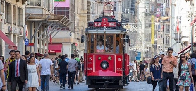 İstanbul'un gözdesi İstiklal Caddesi