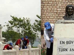 İBB'den Sarayburnu'ndaki Atatürk heykelinde temizlik ve bakım