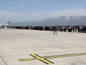 Binali Yıldırım kimin uçağıyla uçuyor?