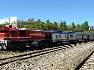 Tahran-Van yolcu treni seferleri başladı