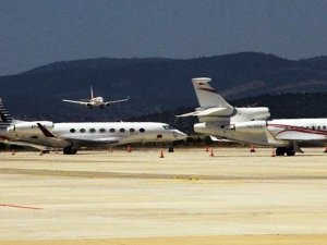 Kirası 35 bin TL: Uçakların biri iniyor, biri kalkıyor