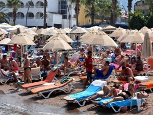 Okullar açıldı, sahiller yabancılara kaldı