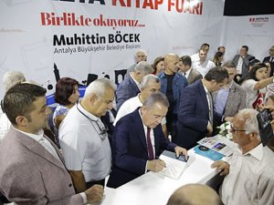 Antalya Kitap Fuarı'nda 150 yayınevi, 205 yazarı buluştu