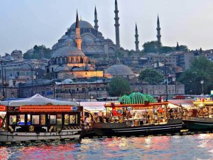 Eminönü'nde balık ekmekçi tahliyesinde kazanan İBB oldu