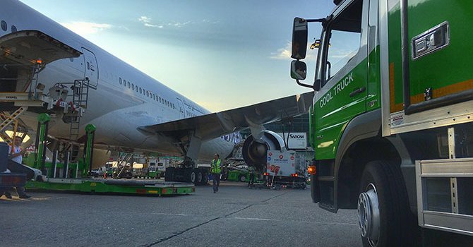 Elektrikler kesildi liftler bekledi