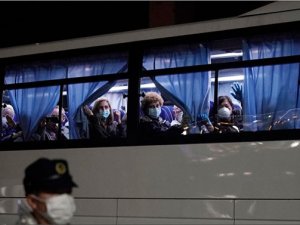 Karantinaya alınan yolcu gemisi tahliye ediliyor