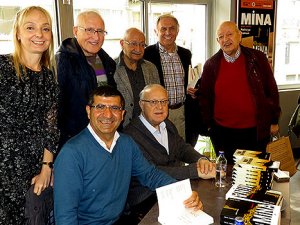 Gazeteciler Tufan Türenç ve Doğan Satmış kitaplarını imzaladılar