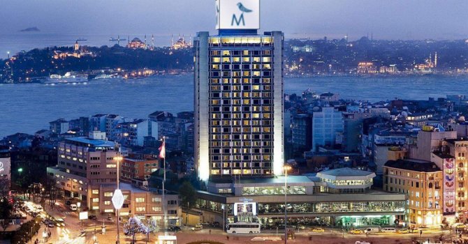 Jumbo uçak, İstanbul'a acil indi