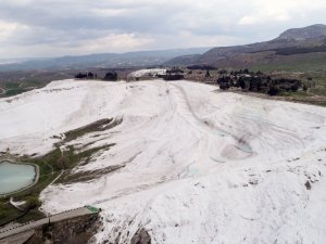 Korona virüs Pamukkale travertenlerine yaradı