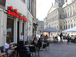 Amsterdam Mahkemesi'nden ünlü simitçiye korona şoku