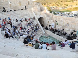 Patara Antik Kenti'nde tarih sanatla buluştu.