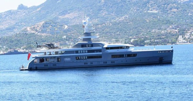 Türk çiftin restoranı rüzgarla yıkıldı