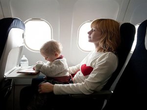 Uçaklarda 18 yaş altı gençler velisiz ve vasisiz uçacak