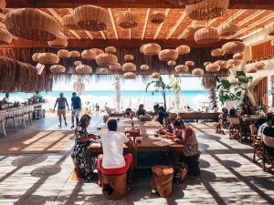 Çeşme’de kapatılan turistik tesise yürütmeyi durdurma kararı
