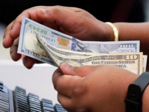 Bankalar, döviz çekimlerinden masraf almaya başladı