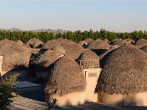 İran'ın hurma yapraklarından yapılan oteli