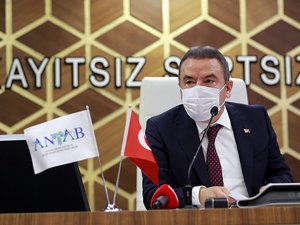 Antalya Belediye Başkanı Böcek'in koronavirüs testi pozitif