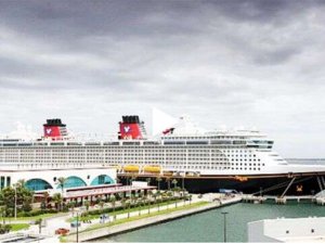 Carnival Cruises'in gemisi 19 Ekim'de açık artırmada satılıyor