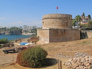 Hıdırlık Kulesi arkeolojik kazı sonrası turizme kazandırılacak