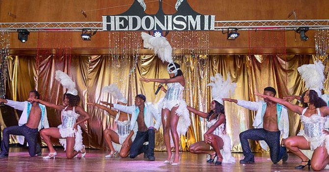 Uçak pistten çıkarak alev aldı