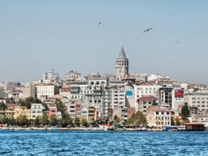 FT: Turistler Türkiye'ye geri dönüyor