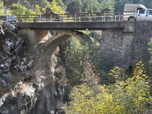 Tarihi Selçuklu Köprüsü üzerine beton köprü yapıldı