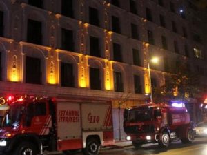 Şişli'de otel olan eski adliye binasında yangın