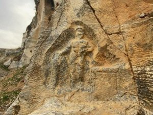 Roma dönemine ait 2 bin yıllık Herkül'ü delik deşik ettiler