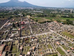 15 yıl önce Pompei'den çaldığı eserler lanetli çıktı!