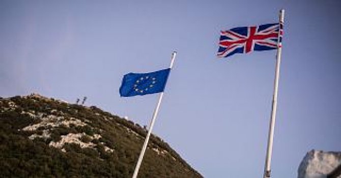 Rus turistlerin paraşüt merakı