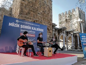 Barış Manço ve Cem Karaca şarkılarla anıldı