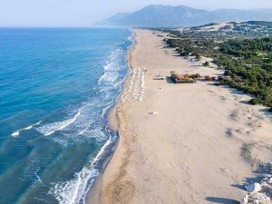 Patara'dan 5 bin kamyon kumu çalıp satmışlar!