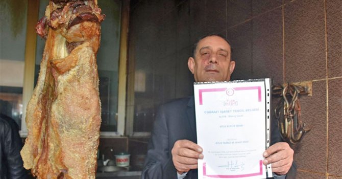 Eşekle dünya turuna çıktılar