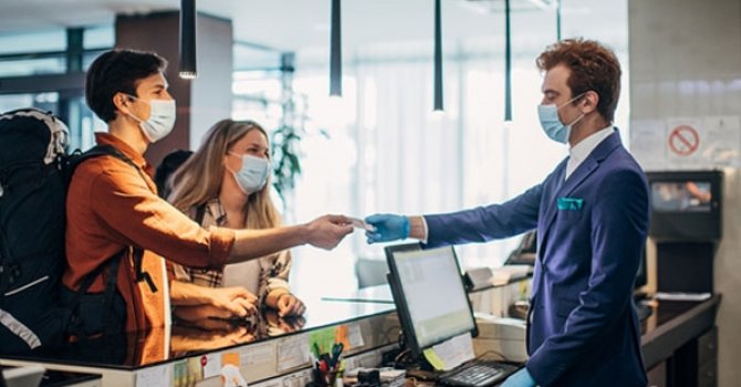 Motoru duran uçak acil indi