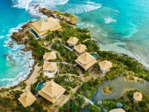 Milyarder Richard Branson, yeni adasında turizm sezonunu açıyor