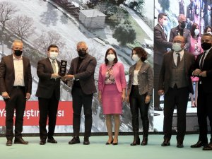 Manavgat Belediyesi'nin Side Portikli Yol Projesi ödül aldı