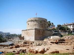 Hıdırlık Kulesi kazılarından ortaya çıkan eserler sergilenecek