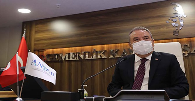 Duvarda 60 milyon dolar asılı!