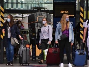 İngiltere 7 ülkeyi daha kırmızı listeye aldı