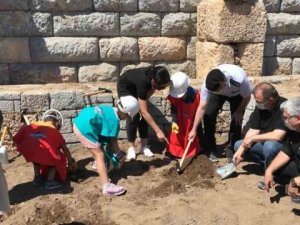 Knidos Antik Kenti kazılarına engelli öğrenciler katıldı