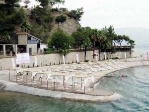 Ücretsiz Halk Plajı’nda şezlong parası kavgası