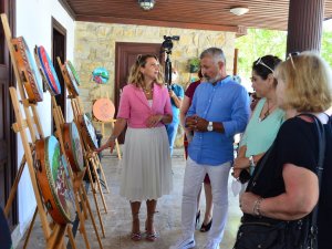 Kosovalı 17 kadın Side'de resim sergisi açtı