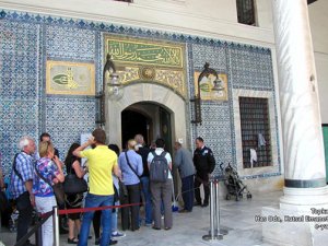 Topkapı Sarayı'na mini etek ve şort uyarısı