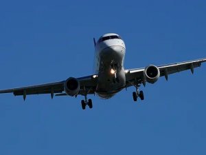 United CEO'su: Uçakta maske kullanımı Eylül’de sona erecek