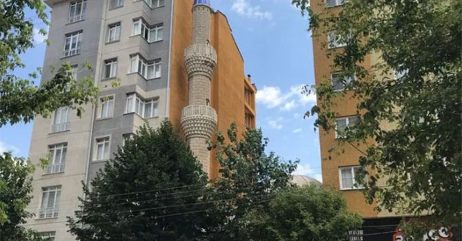 Binaların sakladığı bu camiyi bulana "Helal olsun!"
