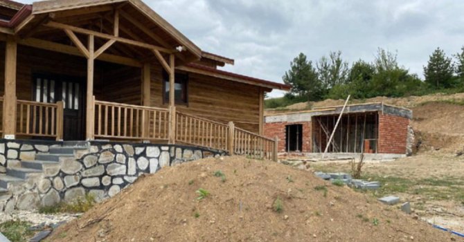 AKP’li belediyenin milyonluk bungalovları çürüyor