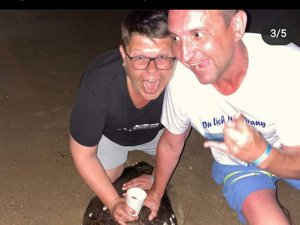 Caretta Caretta'ya eziyet eden turiste para cezası uygulandı