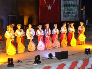 Türk, Ukraynalı ve Özbek gruplarıyla Marmaris'te müzikli gece