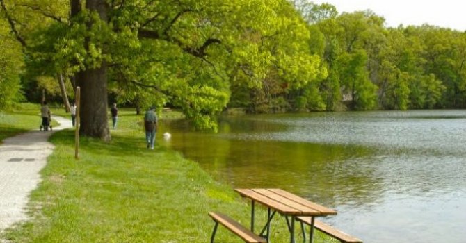 Kemer'in yaylalarına kar yağdı